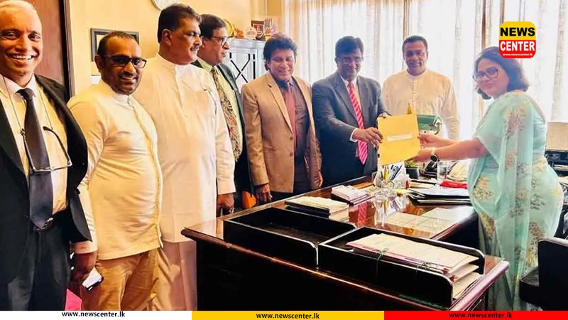 Opposition hands over no-confidence motion against Speaker