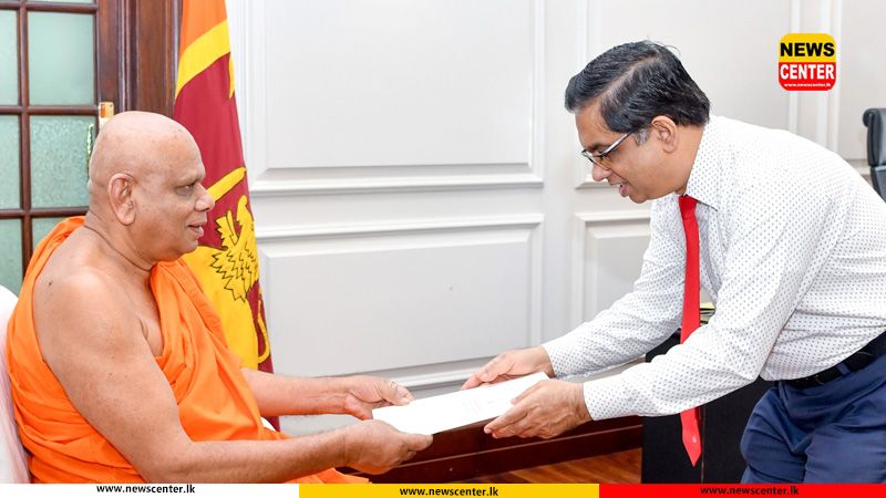 සබරගමුව සරසවියේ නව කුලපති ලෙස ජ්‍යෙෂ්ඨ මහාචාර්ය ගල්ලෑල්ලේ සුමනසිරි හිමි පත්කෙරේ