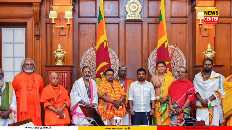 හින්දු ආගමික නායකයින් පිරිසක් සහ ජනපති අතර හමුවක්