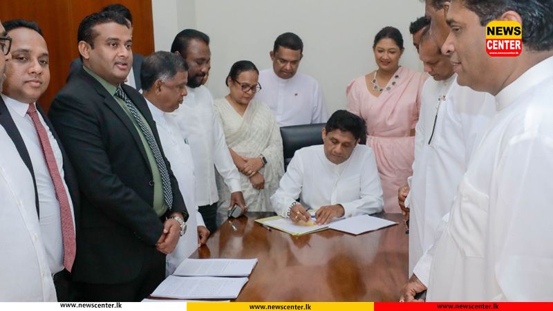 Opposition signs no-confidence motion against Speaker