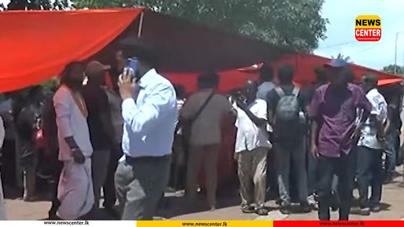 ජනාධිපති ලේකම් කාර්යාලය ඉදිරිපිට තාවකාලික අට්ටාල ඉවත් කරගැනේ