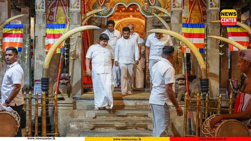 President Pays Homage to the Sacred Tooth Relic
